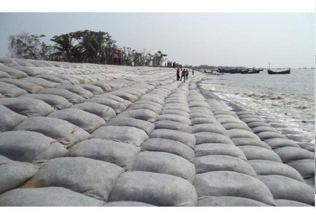 sacos não tecidos de Geo do perfurador da agulha 120-140gsm/sacos de lodo para a proteção do banco de rio